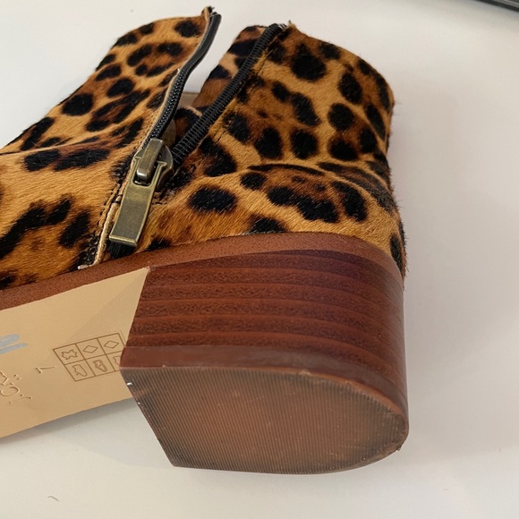 J Crew Leopard Calf Hair Leather Pointed Wooden Block Heel Ankle Bootie Size 7 - Picture 5 of 8